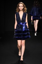 ロイヤル チエ 2017-18年秋冬コレクション - 赤からはじまるフェミニンな幻想世界｜写真14