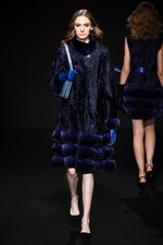 ロイヤル チエ 2017-18年秋冬コレクション - 赤からはじまるフェミニンな幻想世界｜写真15