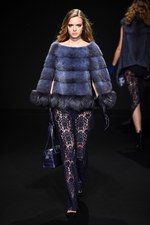 ロイヤル チエ 2017-18年秋冬コレクション - 赤からはじまるフェミニンな幻想世界｜写真17