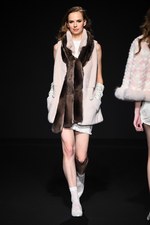 ロイヤル チエ 2017-18年秋冬コレクション - 赤からはじまるフェミニンな幻想世界｜写真21