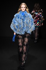 ロイヤル チエ 2017-18年秋冬コレクション - 赤からはじまるフェミニンな幻想世界｜写真28