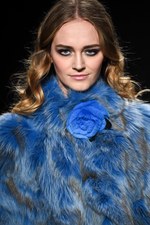 ロイヤル チエ 2017-18年秋冬コレクション - 赤からはじまるフェミニンな幻想世界｜写真29