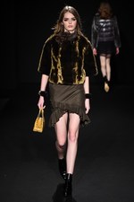 ロイヤル チエ 2017-18年秋冬コレクション - 赤からはじまるフェミニンな幻想世界｜写真34