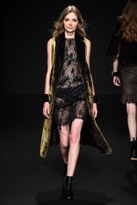 ロイヤル チエ 2017-18年秋冬コレクション - 赤からはじまるフェミニンな幻想世界｜写真35