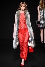 ロイヤル チエ 2017-18年秋冬コレクション - 赤からはじまるフェミニンな幻想世界｜写真39