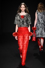 ロイヤル チエ 2017-18年秋冬コレクション - 赤からはじまるフェミニンな幻想世界｜写真40