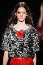 ロイヤル チエ 2017-18年秋冬コレクション - 赤からはじまるフェミニンな幻想世界｜写真41