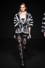 ロイヤル チエ 2017-18年秋冬コレクション - 赤からはじまるフェミニンな幻想世界｜写真48