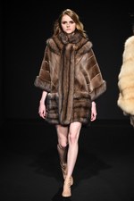 ロイヤル チエ 2017-18年秋冬コレクション - 赤からはじまるフェミニンな幻想世界｜写真50