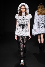 ロイヤル チエ 2017-18年秋冬コレクション - 赤からはじまるフェミニンな幻想世界｜写真57