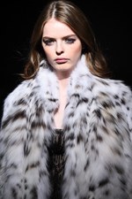 ロイヤル チエ 2017-18年秋冬コレクション - 赤からはじまるフェミニンな幻想世界｜写真59