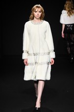 ロイヤル チエ 2017-18年秋冬コレクション - 赤からはじまるフェミニンな幻想世界｜写真63