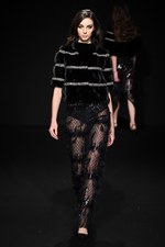 ロイヤル チエ 2017-18年秋冬コレクション - 赤からはじまるフェミニンな幻想世界｜写真65