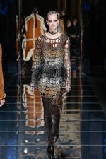 バルマン 2017年秋冬ウィメンズコレクション - アニマルレザーを身に纏う力強く開放的な女性たち｜写真29