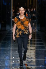 バルマン 2017年秋冬ウィメンズコレクション - アニマルレザーを身に纏う力強く開放的な女性たち｜写真82