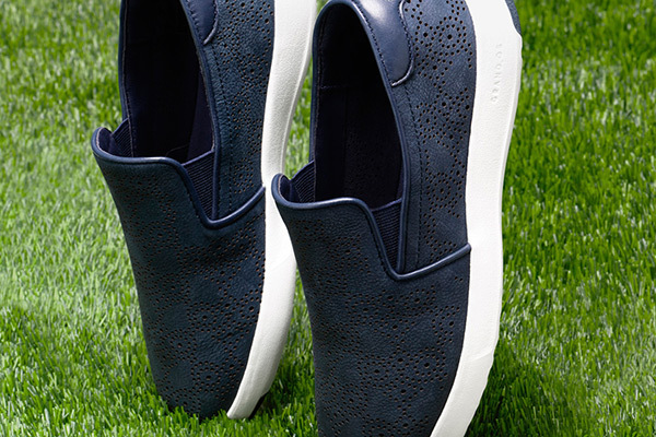 コール ハーンから夏色スリッポンシューズ - ホワイトソールがポイント