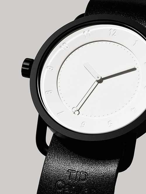スウェーデン発「ティッド ウォッチズ」の新作時計 - 光と影で姿を現す純白の文字盤 | 写真