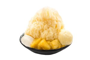 アイスモンスターの期間限定「パイナップルかき氷」を大阪で、ジューシーな果肉とミルキーなパンナコッタ|写真1