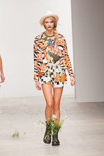 華やかなガーデンスタイルでハッピーに - アシシュ(Ashish)　2012年春夏コレクション｜写真17