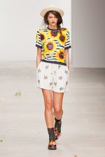 華やかなガーデンスタイルでハッピーに - アシシュ(Ashish)　2012年春夏コレクション｜写真24