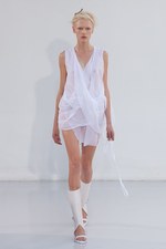 白と黒の美しいコントラスト - ニコラ アンドレア タラリス(Nicolas Andreas Taralis) 2012年春夏コレクション｜写真1