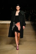 ミュウミュウ 2017-18年秋冬コレクション - 時を超えて交わるエレガンスとスポーティさ｜写真26