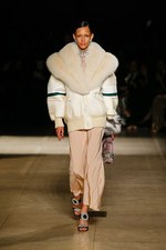 ミュウミュウ 2017-18年秋冬コレクション - 時を超えて交わるエレガンスとスポーティさ｜写真39