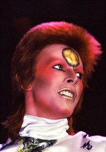 写真1/5｜ミック・ロックが撮影したデヴィッド・ボウイ作品の