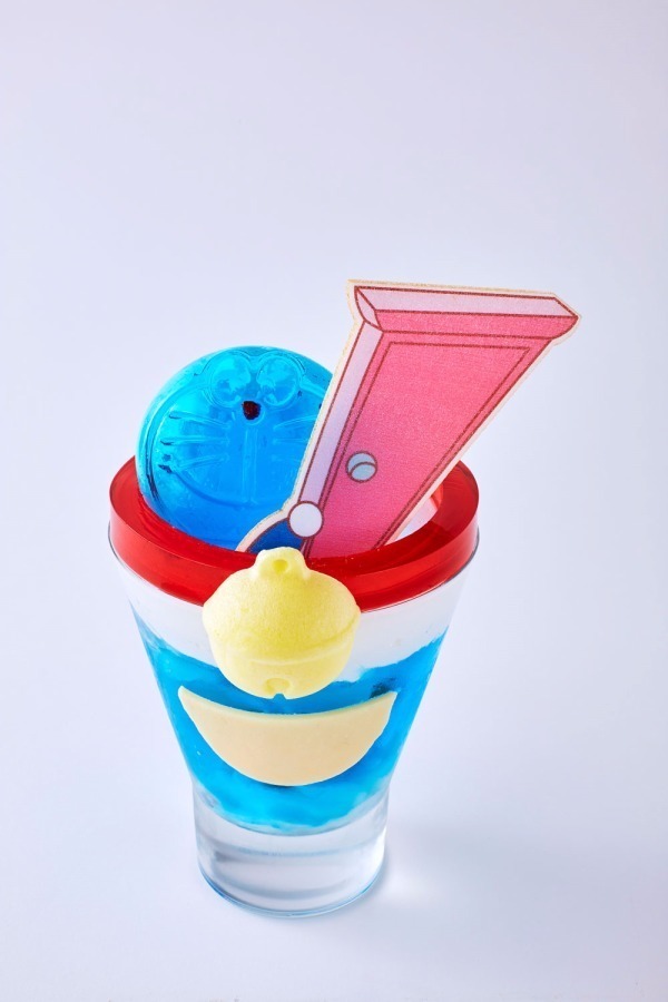 <通常メニュー>どこでもドアパフェ 1,380円(税込)