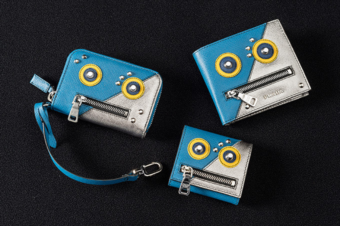 プラダ「ロボット」モチーフのメンズ財布＆スマホケースなどが、シルバー×ターコイズの夏らしいカラーで | 写真