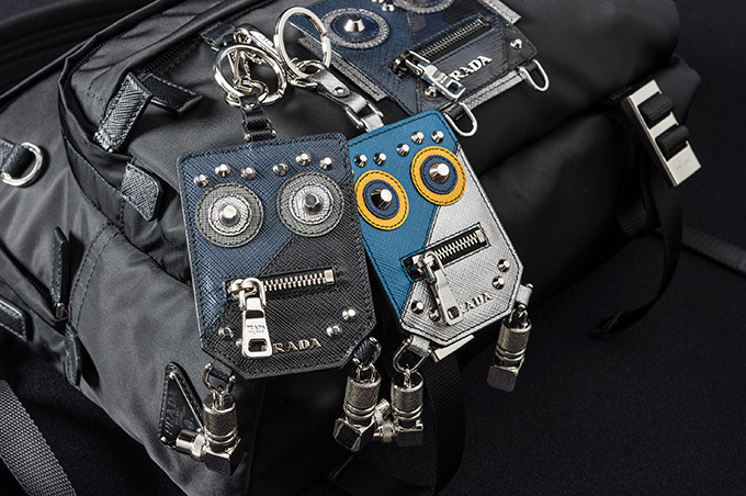 プラダ「ロボット」モチーフのメンズ財布&スマホケースなどが