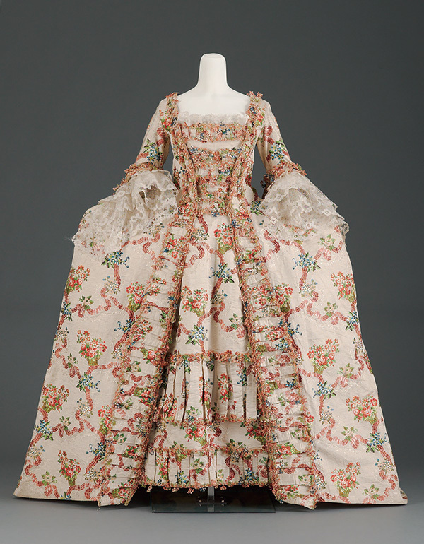 《ドレス(3つのパーツからなる)》1770年頃
The Elizabeth Day McCormick Collection 43.1643a-c
Photograph ©Museum of Fine Arts, Boston