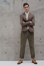 世界を舞台に活躍する男性のスタイルをイメージした、KATHARINE HAMNETT LONDONの最新コレクション｜写真5