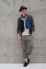 世界を舞台に活躍する男性のスタイルをイメージした、KATHARINE HAMNETT LONDONの最新コレクション｜写真8