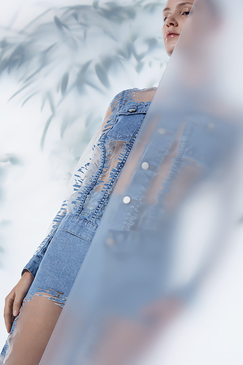 ディーゼルの新デニムコレクション - 塗装を剥がしたような独特な透け感のジャケットやドレス｜写真1