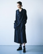 Y's 2017年秋冬コレクション - ネイビー(海軍)からのヒントは今も女性服の進化を後押しする｜写真3