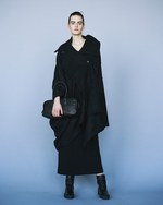Y's 2017年秋冬コレクション - ネイビー(海軍)からのヒントは今も女性服の進化を後押しする｜写真24