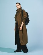 Y's 2017年秋冬コレクション - ネイビー(海軍)からのヒントは今も女性服の進化を後押しする｜写真32