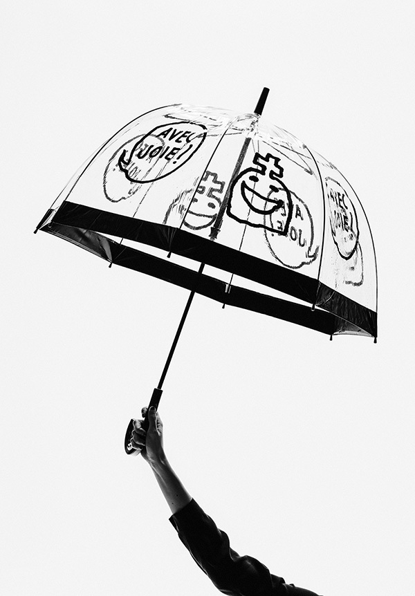 デヴァステ、英国女王御用達フルトンとコラボ - モノトーンのお化けが描かれた傘「バードケージ」 コピー