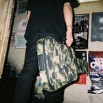 ア ベイシング エイプから初のギターケース、カモ柄を全面にプリント｜写真8