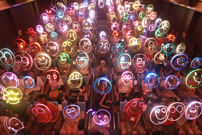 文化庁メディア芸術祭15周年を記念し、日本人大賞受賞者等を集めた企画展を表参道で開催