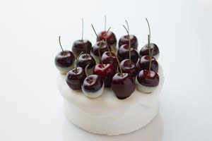 グランド ハイアット 東京の限定スイーツ - 旬のチェリーを使ったガトーショコラなど｜写真2