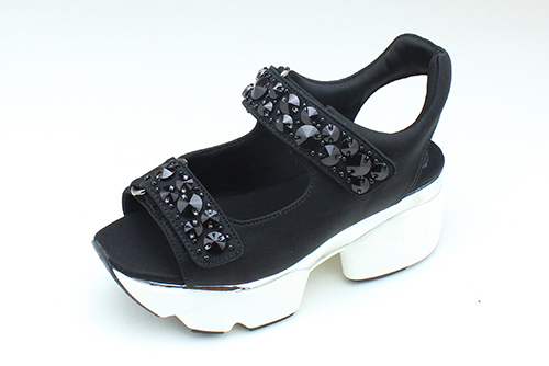 ジェフリーキャンベルから夏の新作サンダル - スポーツソール＆ダイバー素材にビジューの装飾