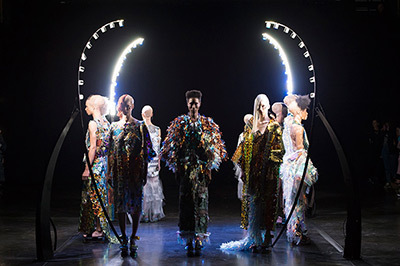 ユイマ ナカザトの限定ショップが新宿に、日本初パリオートクチュールショーピース展示やVR体験も