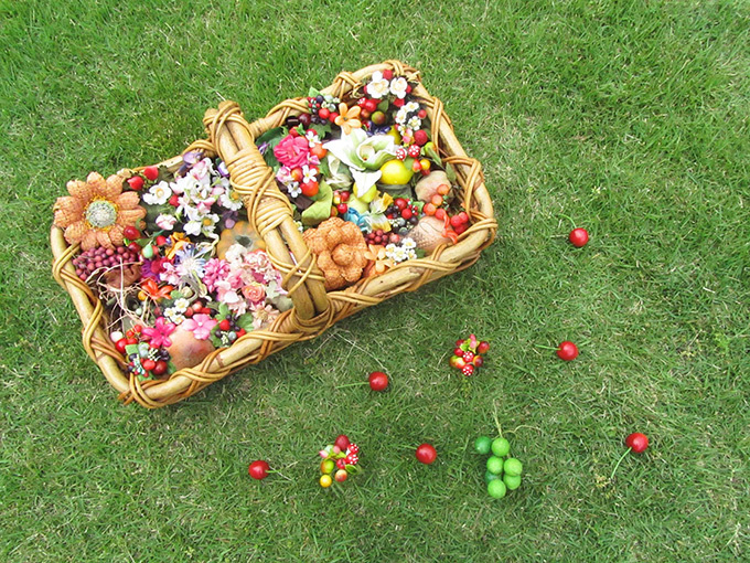 アトリエ染花「ごちそうのフルーツフラワー展」イチゴやチェリーのアクセサリーがパスザバトンに | 写真