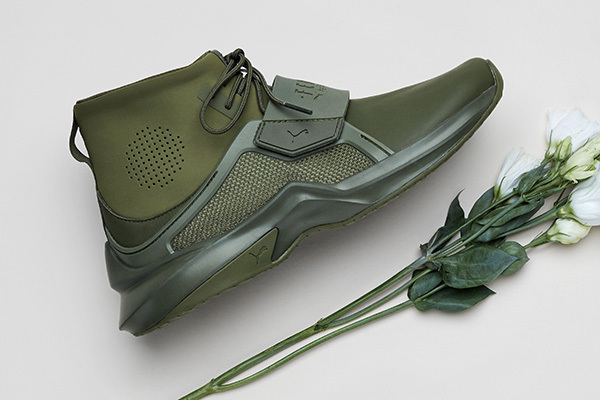 リアーナ｜フェンティ プーマ バイ リアーナの新作「トレーナー」ストリートでも映えるトレーニングシューズ