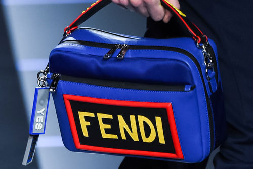 フェンディの新作バッグ＆サンダル - ポップなロゴ入りバッグパックなど、17秋冬メンズより