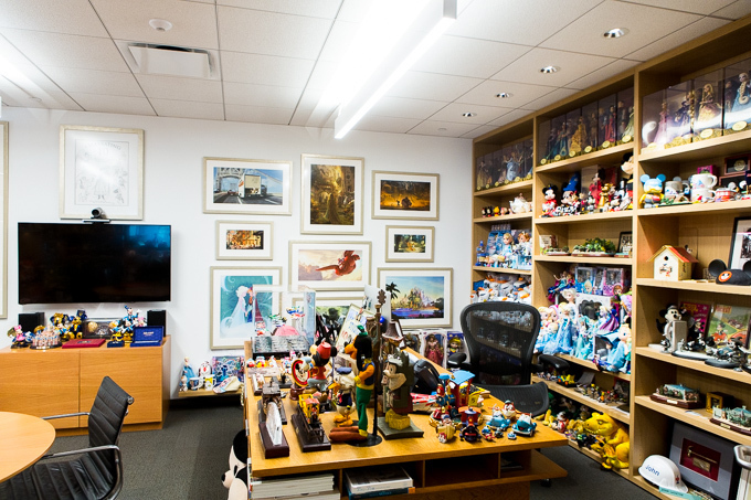 特別に公開してもらったジョン・ラセター※の部屋。
※「ウォルト・ディズニー・アニメーション・スタジオ」および「ピクサー・アニメーション・スタジオ」のCCO(チーフ・クリエイティブ・オフィサー)