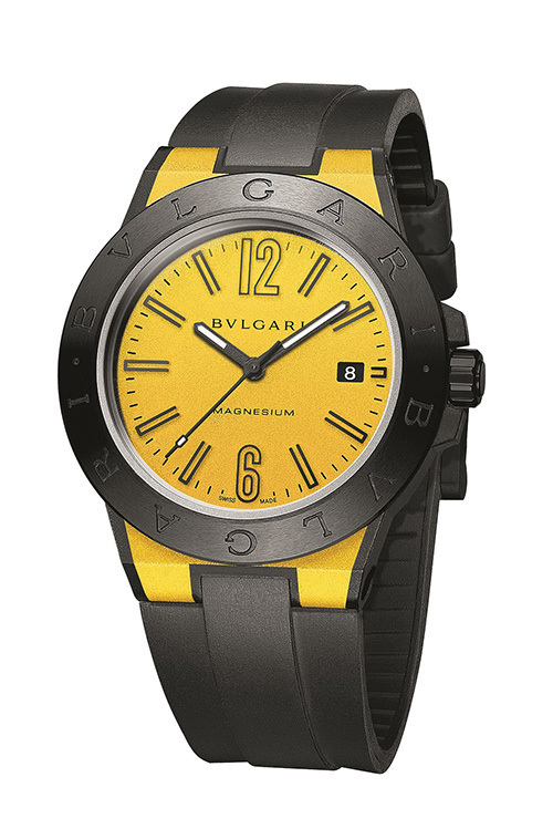 ブルガリの腕時計「ディアゴノ マグネシウム」から、色鮮やかな新色 