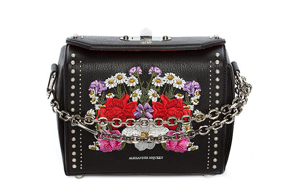 アレキサンダー・マックイーン期間限定ストアが伊勢丹新宿店に、限定バッグを含む新作レザーグッズを展開